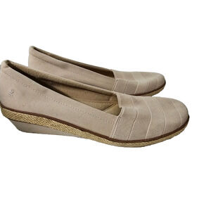 Grasshoppers Womens Tan Ortholite Shoes Wedge Heel Slip On Size 9 M